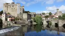 Clisson, Schloss der Herz�ge der Bretagne und Notre Dame Kirche (12.07.2017)