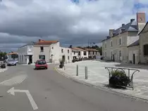 Saint-Philbert-de-Grand-Lieu, Rathaus am Place Hotel de Ville (12.07.2017)