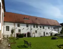 Klingenm�nster, Blick vom Innenbereich auf den Ostfl�gel des ehemaligen Klosters, Sept.2017