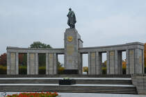 Das Sowjetische Ehrenmal im Tiergarten. (Berlin-Mitte, Oktober 2013)
