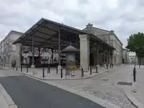Surgeres, historische Markthalle am Place de la Europe (14.07.2017)
