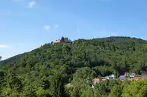 Klingenm�nster, hoch �ber dem Ort liegt die Burgruine Landeck, erbaut um 1200, Sept.2017