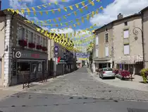 Confolens, historische Geb�ude in der Rue Emile Roux (14.07.2017)