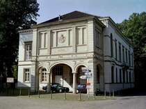 Das  Casino  (September 2007). Die  Gesellschaft Casino  hat das Haus 1841/42 erbaut und als Zentrum des Vereinslebens genutzt. Dieses Stammhaus der Vereinigung namhafter B�rger ging in den Wirren des Zweiten Weltkriegs f�r die Gesellschaft verrloren. Die Gesellschaft besteht jedoch weiterhin. Derzeit nehmen �ber 100 Mitglieder engagiert am Vereinsleben teil. - Das Geb�ude wird heute u.a. von der Evangelisch-Freikirchlichen Gemeinde genutzt.