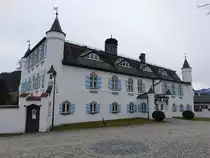Bernau a. Chiemsee, Hotel Bonnschl�ssl, erbaut 1477 als Bauernhaus, 1910 Umbau zu einem Schl��chen, seit 1965 Hotel (26.02.2017)