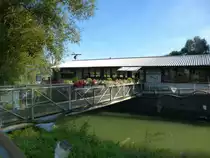 Neuburg am Rhein, Schifffahrtsmuseum und Restaurant in der  Lautermuschel , einem ehemaligen Frachtkahn, festgemacht an der M�ndung der Lauter in den Rhein, Sept.2017