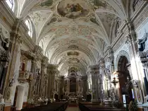 Villa Lagarina, barocker Innenraum der Pfarrkirche Maria Himmelfahrt, Stuck von Pietro Calori, Marmoralt�re von 1650, �lbilder von Eugenio Prati, Guiseppe Balata und Antonio Gresta (27.10.2017)