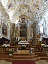 Villa Lagarina, Hochaltar in der Kirche Maria Himmelfahrt, ein Werk von Christoforo und Sebastiano Benedetti, 1700, Chorgesthl von Giovanni Battista Sani, Stuck von Giuseppe Canonica (27.10.2017)