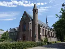 Karmelitenkloster Zenderen mit Pfarrkirche Unserer Lieben Frau der Unbefleckten Empf�ngnis, erbaut 1855 (22.07.2017)