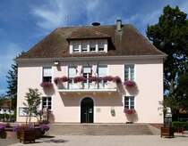 Habsheim, das Rathaus der fast 5000 Einwohner zhlenden Gemeinde sdstlich von Mlhausen (Mulhouse), Juli 2017