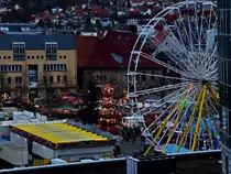 Blick vom Pulverturm am Johannistor auf den Weihnachtsmarkt in Jena am 09. Dezember 2017.

