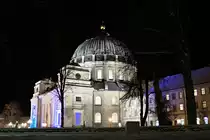 Westansicht des Doms in St.Blasien, der im Zuge des Weihnachtsmarktes bunt beleuchtet wurde. Aufgenommen am 9.12.2017.