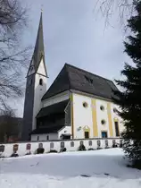 Niederachen, kath. Kirche Maria Himmelfahrt, dreijochiger Saalbau mit eingezogener Apsis, erbaut von 1696 bis 1698, Turm des Vorg�ngerbaus an der Nordwestseite (26.02.2017)