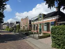 Boksum, historische Backsteinh�user am Kerkplein (26.07.2017)