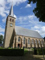 Nijland, niederl. Ref. St. Nikolaas Kirche, erbaut im 16. Jahrhundert (26.07.2017)