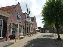 Sloten, Backsteinh�user am s�dlichen Wassertor Lemsterpoort (26.07.2017)