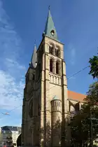 Landau, die Marienkirche, auch Dom zu Landau genannt, mit den 60m hohen Doppelt�rmen, Sept.2017
