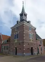 Makkum, Waag, turmartiges Geb�ude von 1698 (26.07.2017)