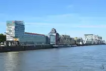Unterwegs auf dem Rhein mit Blick auf den K�lner Rheinauhafen. (Oktober 2011)