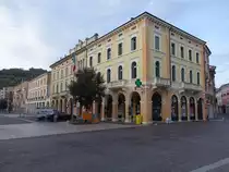 Arzignano, Geb�ude an der Piazza Guglielmo Marconi (27.10.2017)