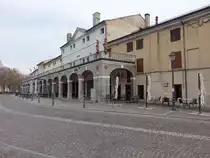 Fratta Polesine, Gebude an der Piazza Martiri und Via Roma (28.10.2017)