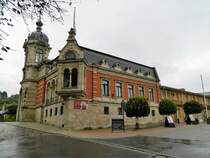 Freyburg/Unstrut: der historische Firmensitz der Rotkppchen-Sektkellerei. Hier werden Fhrungen durch die alten Kelleranlagen angeboten, dabei gibt es neben Einblicken in die traditionelle Sektherstellung auch eine prickelnde Kostprobe des edlen Getrnkes. (12.07.2017)