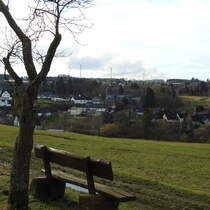 FRIEDEWALD-SCHLOSSDORF IM WESTERWALD
Der kleine WESTERWALD-ORT,1324 erstmals urkundlich erwhnt,als Kaiser LUDWIG DER BAYER die Erlaubnis
erteilte,den Ort zu befestigen und im selben Jahr Stadtrechte genoss durch GOTTFRIED VON SAYN,
hat als Mittelpunkt eine mchtige Schlossanlage,in der selbst Bundesprsident GUSTAV HEINEMANN in der
Evangelischen Sozialakademie zu Gast war.....hier am 30.1.2018...