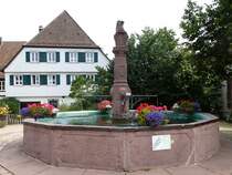 Dornstetten, der 1743 aufgestellte Jakobsbrunnen an der Martinskirche, Sept.2017