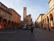 Bologna, Piazza Giuseppe Verde mit San Giacomo Kirche (31.10.2017)