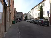 Brisighella, H�user in der Via della Fossa in der Altstadt (31.10.2017)