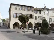 Villeneuve-l�s-Avignon, H�user am Place Saint-Marc (22.09.2017)