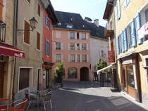 Embrun, Huser in der Rue Emile Guigues in der Altstadt (23.09.2017)