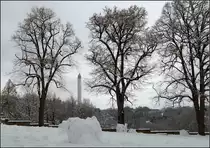 . Rottweil und sein Turm -

Rottweil liegt �hnlich der Stadt Luxemburg hoch �ber einem m�andernden Tal. In Rottweil ist es das Neckartal. Blick vom Bockshof �ber das Neckartal hinweg zum 246 Meter hohen Aufzugstestturm mit der h�chsten Aussichtsplattform in Deutschland. Von hier aus soll schr�g �ber das Neckartal hinweg die l�ngste Fu�g�nger-H�ngebr�cke der Welt entstehen, eine Fu�g�ngerverbindung von der Altstadt zum Turm.

19.02.2018 (M)
