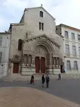 Arles, Kathedrale Sainte-Trophime, dreischiffige Kirche, erbaut im 11. Jahrhundert (25.09.2017)