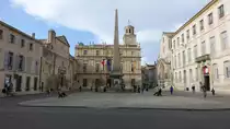 Arles, Rathaus und Obelisk am Place de la Republique (25.09.2017)