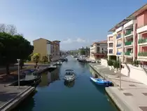 Frejus, Aussicht auf den Port 2 im Hafengel�nde von der Rue du Marechal Leclerc (27.09.2017)