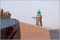 Zwei Bremerhavener Sehenswrdigkeiten: der Zoo am Meer und der Simon-Loschen-(Leucht-)Turm. Aufnahmedatum: 17.02.2008