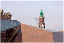 Zwei Bremerhavener Sehensw�rdigkeiten: der Zoo am Meer und der Simon-Loschen-(Leucht-)Turm. Aufnahmedatum: 17.02.2008