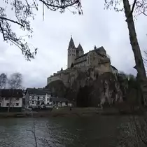 DIETKIRCHEN/LAHN MIT ST. LUBENTIUS
Immer wieder ein imponierender Anblick:auf einem Felsen hoch �ber der LAHN die ehemalige STIFTSKIRCHE
und katholische Pfarrkirche-die Tradition als Kultort,die N�he einer Gaugerichtsst�tte sowie das
Vorhandensein einer verkehrswichtigen Furt durch die LAHN lie�en DIETKIRCHEN zur �ltesten St�tte
christlichen Glaubens und zur MUTTERKIRCHE des gesamten LAHNGAUS werden....am 8.3.2018