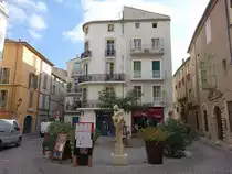 Beziers, H�user am Place des Bons Amis in der Altstadt (29.09.2017)