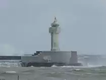 Noch immer vereist, ist der Sassnitzer Leuchtturm. Das Foto ist am sehr windigen 17.03.2018 gemacht. 