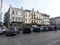 Saint-Gaudens, Geb�ude am Place Jean Jaures in der Altstadt (01.10.2017)