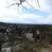BLICK AUF BENDORF-SAYN/BEI KOBLENZ UND DIE RHEINEBENE
Von der Burgruine hoch �ber Schloss SAYN im gleichnamigen Bendorfer Stadtteil hat man einen
wunderbaren Ausblick �ber den Stadtteil mit dem Schlossturm im Vordergrund und dem K�hlturm des
ehemaligen Kraftwerkes M�lheim-K�rlich hinten...am 29.3.2018