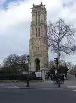 Paris, Turm Saint-Jacques, der heutige Glockenturm ist ein �berbleibsel der im Stil der Sp�tgotik gebauten Kirche Saint-Jacques-la-Boucherie (31.03.2018)