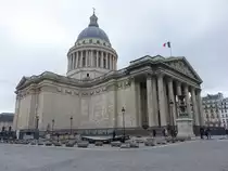 Paris, Pantheon, auf dem h�chsten Punkt des linken Seine Ufer birgt das riesige Pantheon die Grabst�tten ber�hmter Per�nlichkeiten, erbaut ab 1755 durch den Architekten Soufflot (31.03.2018)