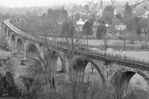 Blick aus das von 1913 bis 1916 erbaute Ruhrtalviadukt in Witten. (April 2018)