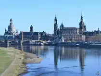 Blick �ber die Elbe auf die Altstadt von Dresden. (April 2018)