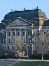 Das Geb�ude des S�chsisches Staatsministerium der Finanzen im Stil der Neorenaissance am Neust�dter Elbufer. (Dresden, April 2018)