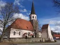 M�ning, Pfarrkirche St. Willibald, Saalkirche mit Chorturm, romanisch, gotisch umgestaltet, 1834 verl�ngert (05.03.2017)