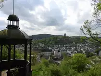 DILLENBURG/HESSEN-BLICK VOM BISMARCKTEMPEL
Vom  Bismarcktempel  auf der Adolfsh�he f�llt am 23.4.2018 der Blick auf den Stammsitz des
oranischen Zweiges des Hauses NASSAU mit dem WILHELMSTURM auf dem Schlossberg,
der EV. SCHLOSSKIRCHE und der rk-Kirche(links).....